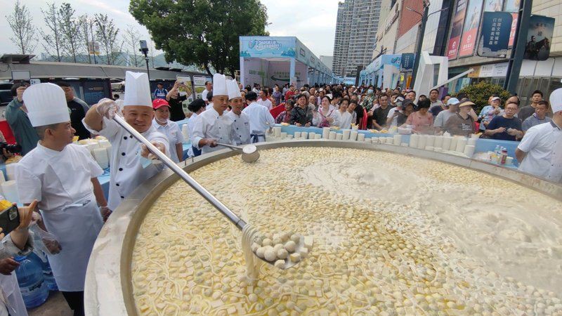 宜昌龍魚店，宜昌抗洪官兵免費(fèi)送魚湯 宜昌龍魚店，宜昌抗洪官兵免費(fèi)送魚湯 全國水族館企業(yè)名錄 第3張