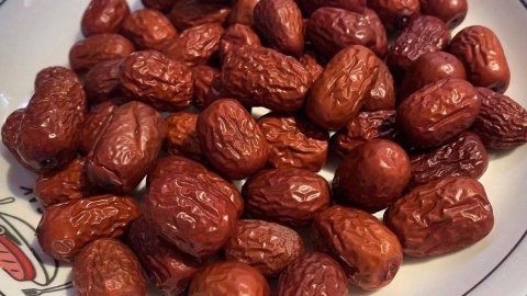 玫瑰花和銀耳一起吃可以嗎，玫瑰花與銀耳可以一起吃嗎武志娟主任醫師三甲玫瑰銀耳湯