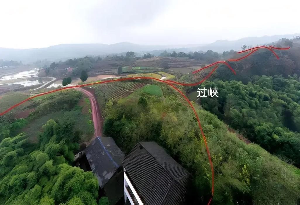 提供幾張龍形地的風水圖片，《龍形地風水圖片相關摘要》