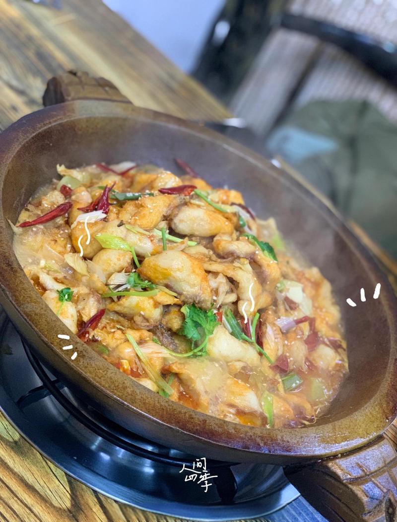 盤錦龍魚店，盤錦市擁有多家特色水產(chǎn)與觀賞魚相關(guān)店鋪興隆臺區(qū)的三姐妹魚店