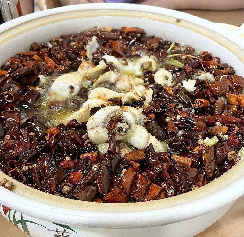 盤錦龍魚店，盤錦市擁有多家特色水產(chǎn)與觀賞魚相關(guān)店鋪興隆臺區(qū)的三姐妹魚店