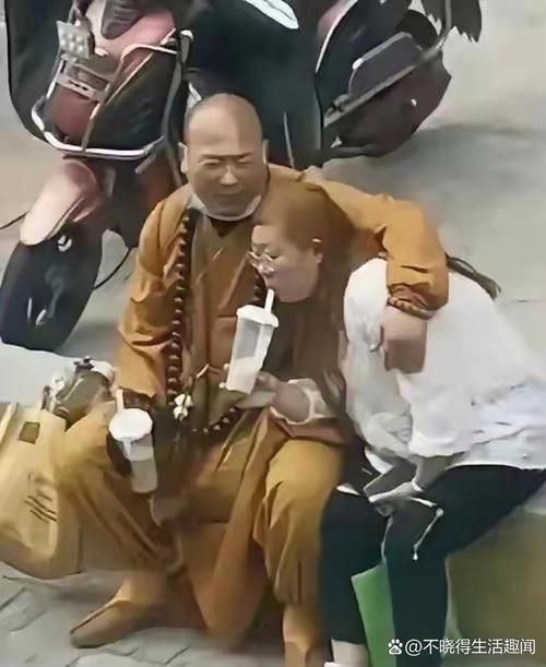 和尚圖片搞笑，和尚圖片以其獨(dú)特的搞笑風(fēng)格引發(fā)廣泛關(guān)注，充滿創(chuàng)意的場景設(shè)計