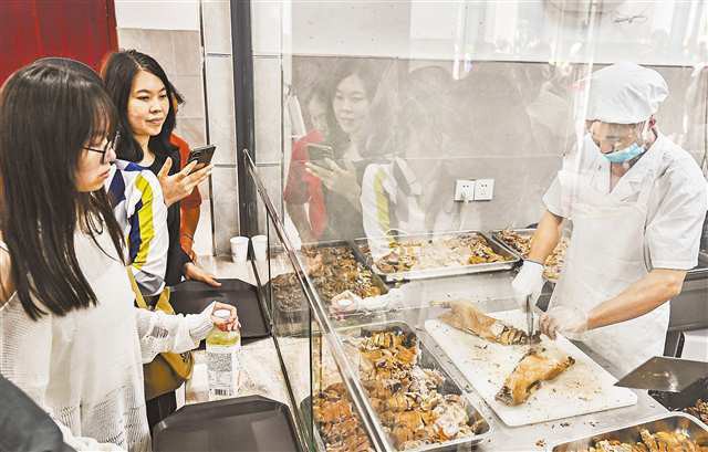 榮昌龍魚店，南方新聞網(wǎng)榮昌龍魚店的營業(yè)時(shí)間是榮昌龍魚店的具體地址在哪里