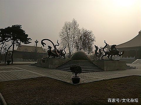 鳳凰要臣服于朱雀嗎，《鳳凰》與《山海經》的關系