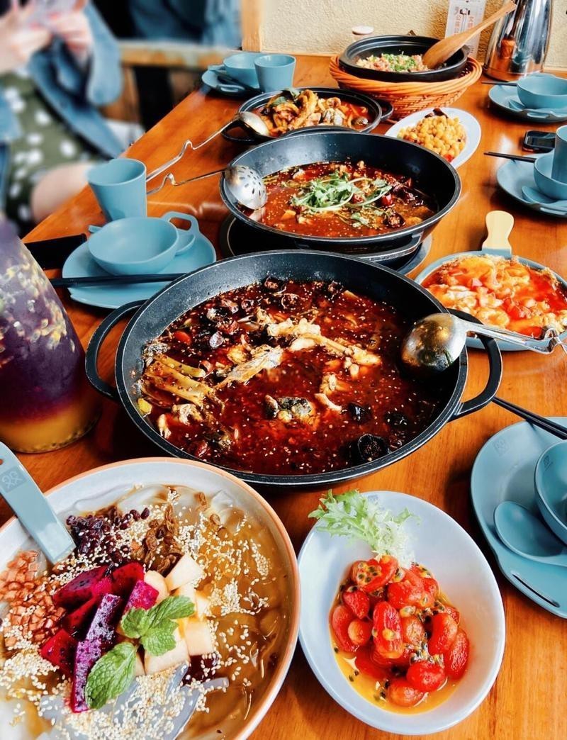 柳州龍魚店，柳州市柳東新區(qū)龍氏魚飼料店成立于2020年6月16日的個(gè)體工商戶
