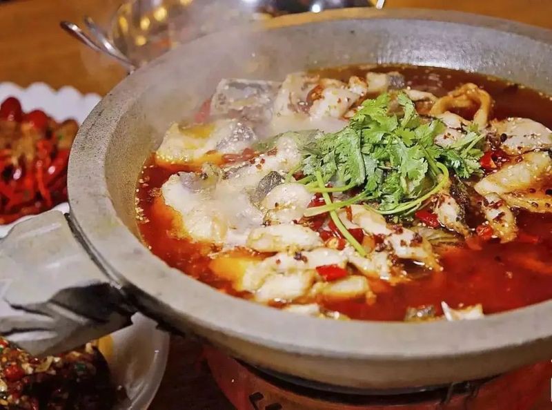 石泉龍魚(yú)店，石泉古鎮(zhèn)必吃!兩天不踩雷的石鍋魚(yú)攻略