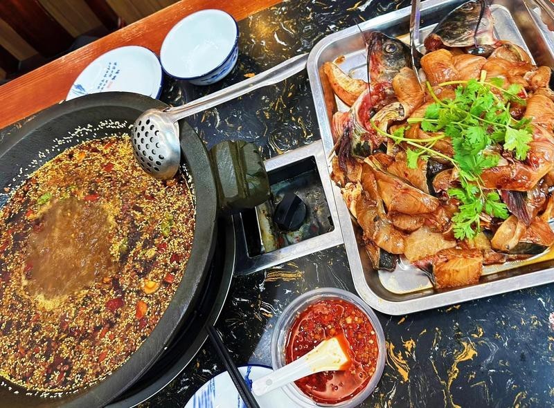 石泉龍魚(yú)店，石泉古鎮(zhèn)必吃!兩天不踩雷的石鍋魚(yú)攻略