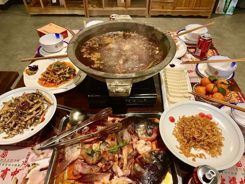 石泉龍魚(yú)店，石泉古鎮(zhèn)必吃!兩天不踩雷的石鍋魚(yú)攻略