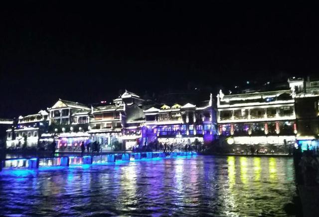 鳳凰是陰氣最重的嗎，《鳳凰是陰氣最重的嗎》在傳統觀念與諸多文化意象中