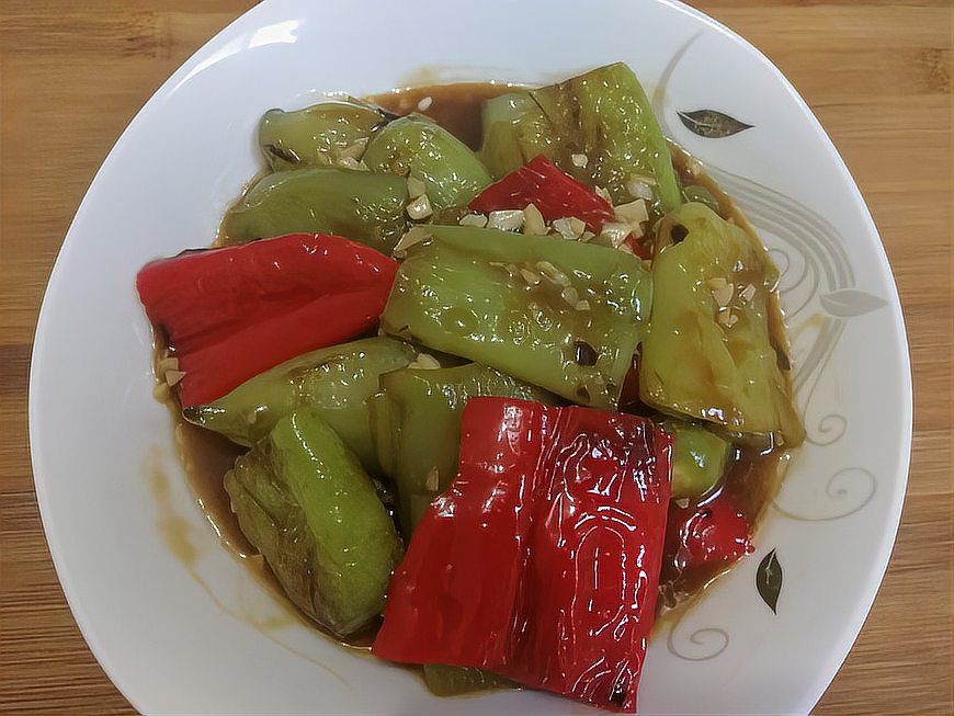 綠辣椒炒紅辣椒，《綠辣椒炒紅辣椒》