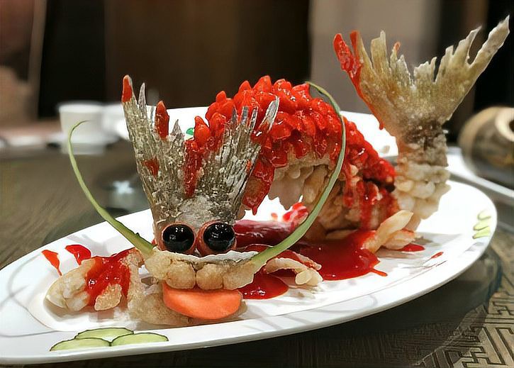 白云鄂博龍魚店，關于“白云鄂博龍魚店”的摘要