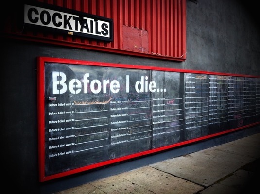 魚(yú)缸的綠苔怎么清理掉(魚(yú)缸里的綠苔怎么去除)