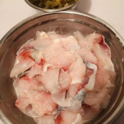 剛換過水的魚缸水質(zhì)管理的科學(xué)指南：剛換過水的魚缸變白色可能是由多種因素引起的，養(yǎng)魚成功的關(guān)鍵