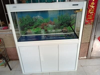 海城地區有多家店鋪和市場提供魚缸銷售服務以下是幾個具體的購買地點：北海市海城區湯姆寵物用品市場