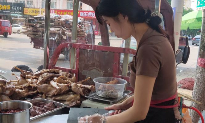 固始縣漁具店的歷史演變：固始縣多家店鋪銷(xiāo)售魚(yú)缸