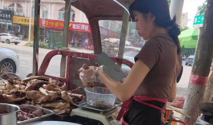 固始縣漁具店的歷史演變：固始縣多家店鋪銷(xiāo)售魚(yú)缸