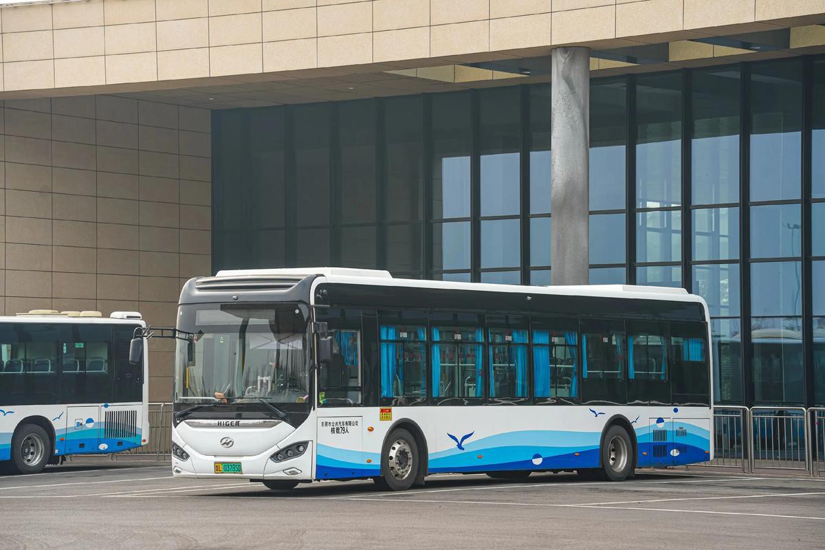 給我推薦幾款蘇州金龍19座客車的型號(hào)