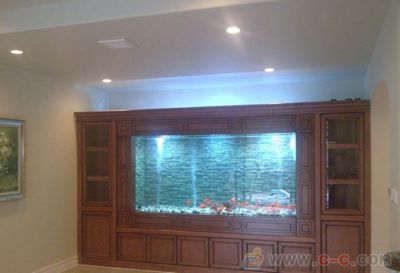 選擇廣州魚缸定做廠家時可以從以下幾個方面考慮：：如何選擇廣州魚缸定做廠家