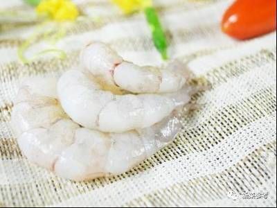 龍魚可以吃蝦仁嗎，龍魚可以吃蝦仁嗎，