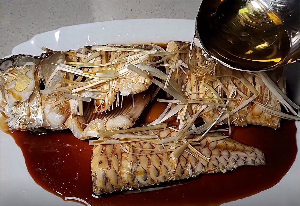 100萬的金龍魚被清蒸