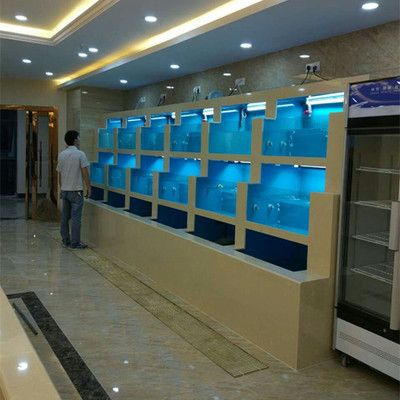 定制魚缸需要注意的幾個方面：定制魚缸時需要注意以下幾個方面，可以確保定制出既美觀又實用的魚缸
