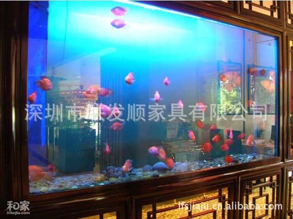 黑晶玻璃魚缸的制作工藝：黑晶玻璃魚缸制作工藝精美、安全性高但價格相對較高