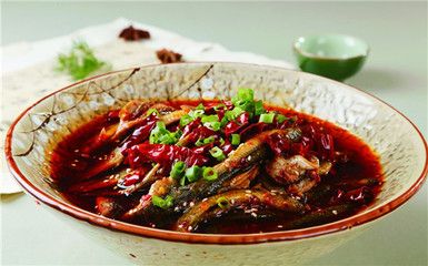 紅龍魚不游動(dòng)：紅龍魚不游動(dòng)可能由多種因素引起