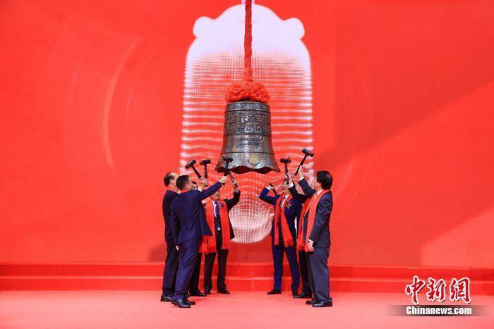 金龍魚上市首日