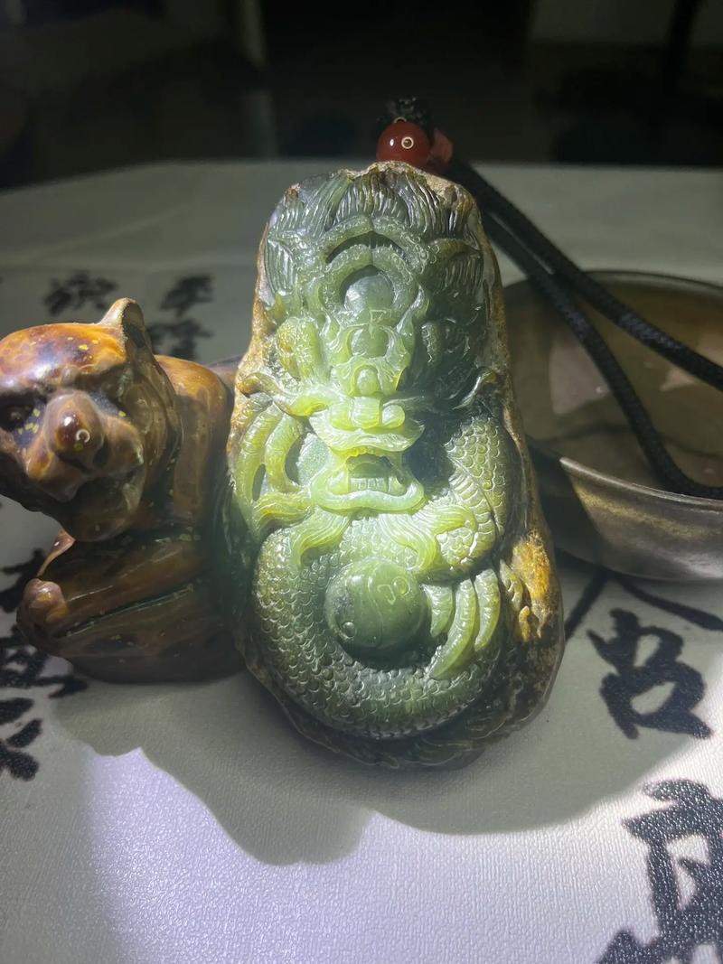 列舉更多現(xiàn)代龍玉雕作品