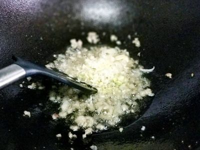 金龍魚發白怎么辦：金龍魚發白怎么辦金龍魚身體發白怎么辦