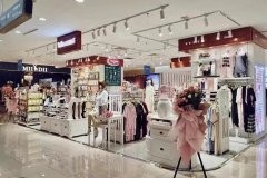 阿克蘇火龍魚服裝城幾點下班啊電話