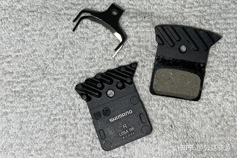 藍(lán)色的龍魚還底大碟剎