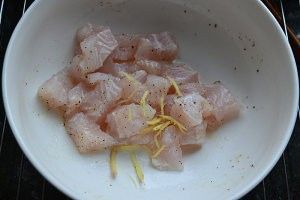 喂食龍魚冷凍魚好還是魚干好吃點呢：喂食龍魚冷凍魚好還是魚干好吃