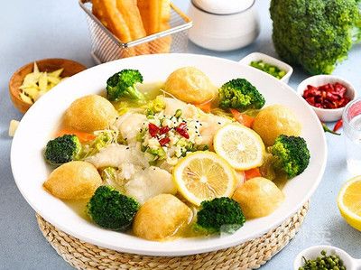 龍魚浮水面不動：龍魚在浮水面時突然靜止不動是怎么回事