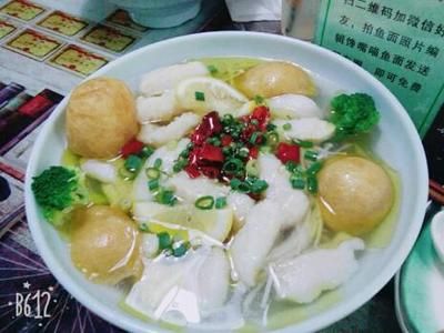 龍魚浮水面不動：龍魚在浮水面時突然靜止不動是怎么回事