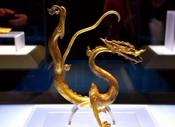 如何辨別銅質龍擺件的真偽？