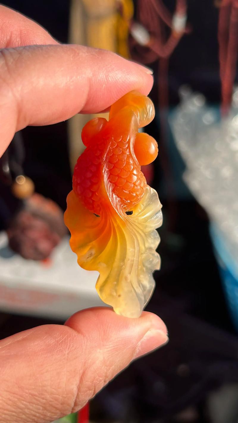 玉雕金龍魚掛件圖片