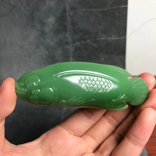玉雕金龍魚掛件圖片