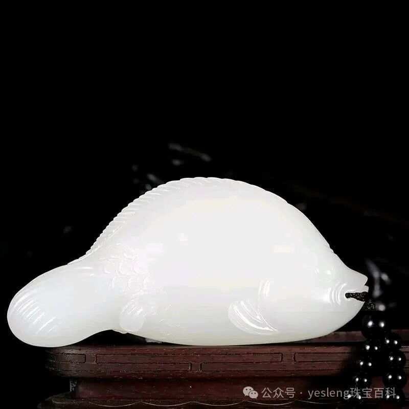 玉雕金龍魚掛件圖片