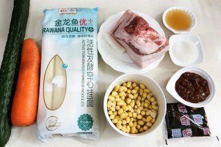 金龍魚吃啥上色快又好看：金龍魚吃什么會上色快