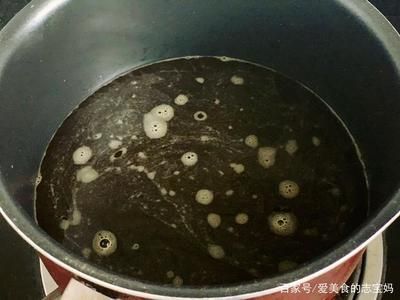 金龍魚吃啥上色快又好看：金龍魚吃什么會上色快