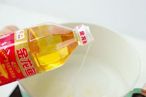 金龍魚吃啥上色快又好看：金龍魚吃什么會上色快