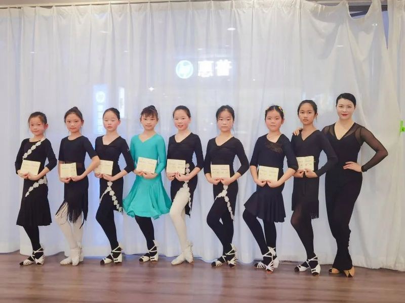 拉丁等級賽和名次賽區(qū)別，子圖聊體育，拉丁舞等級賽和名次賽有什么區(qū)別 拉丁等級賽和名次賽區(qū)別，子圖聊體育，拉丁舞等級賽和名次賽有什么區(qū)別 龍魚百科 第2張