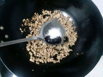 金龍魚眼球發白怎么辦：金龍魚眼球發白是怎么回事