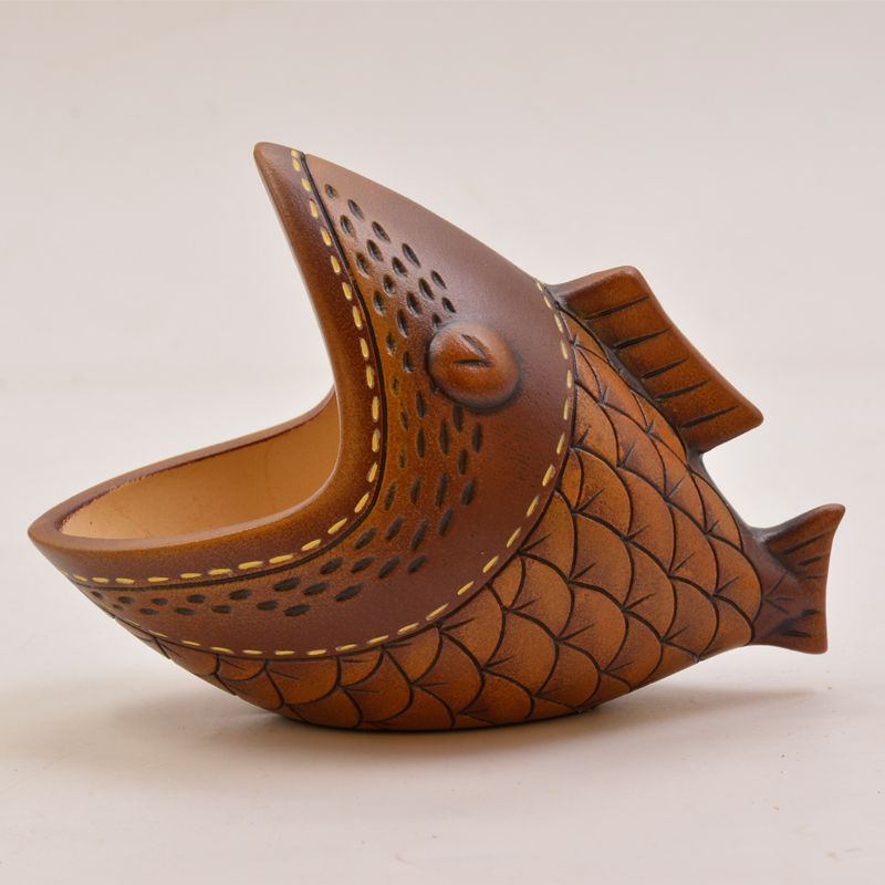 玄關(guān)擺金龍魚好嗎（中式玄關(guān)中擺放金龍魚有很多好處但也要結(jié)合個人的實(shí)際情況）