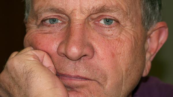 紅龍魚腮部發色停滯期如何處理？