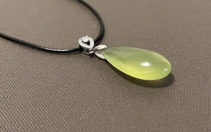 如何辨別真假玉石龍魚吊墜？