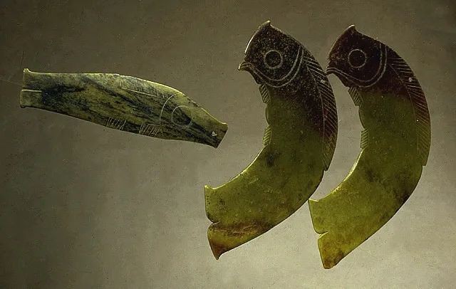 如何辨別真假玉石龍魚吊墜？