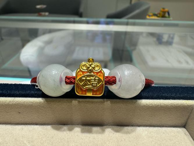 許廣彤的水墨金龍魚作品有哪些創新？