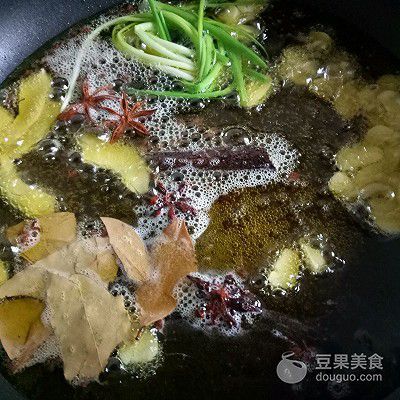 金龍魚背上發黑是什么原因：金龍魚背部發黑怎么辦